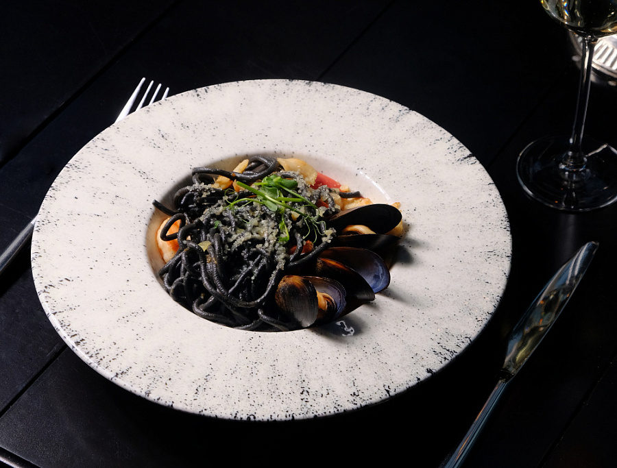 Спагетти Неро с морепродуктами 